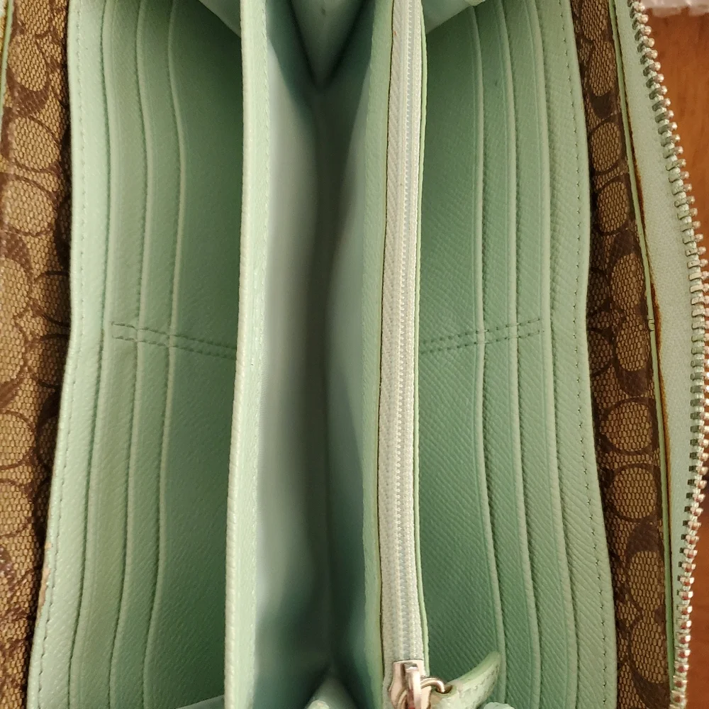 Rare Coach Green Mint corner zipper  travel wallet WOMEN'S - Picture 3 of 11